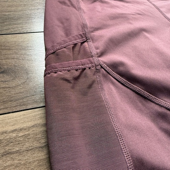 Knix LeakStrong™ Leakproof Legging | Burgundy | Size M - Picture 4 of 4
